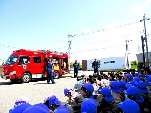 R7.消防署の方と一緒に避難訓練