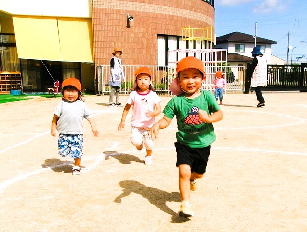 3歳未満児 園庭遊び